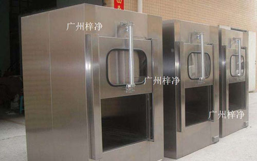 傳遞窗廣泛應用于微細科技、生物實驗室、制藥廠、醫院、食品加工業、LCD、電子廠等等一切需要空氣凈化的場所。