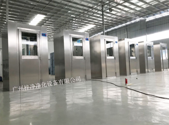 風(fēng)淋室又可起到氣閘的作用，阻止未凈化的空氣進入潔凈區(qū)域。