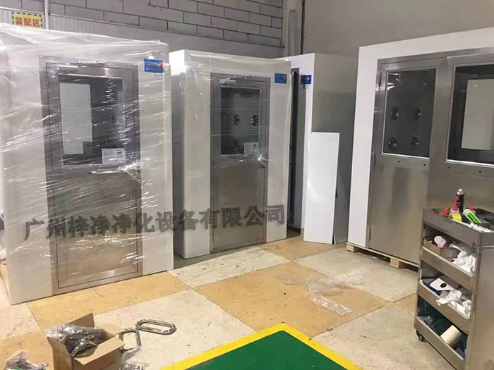 風淋室的類型繁多，不同類型的風淋室適用于不同的場合和需求