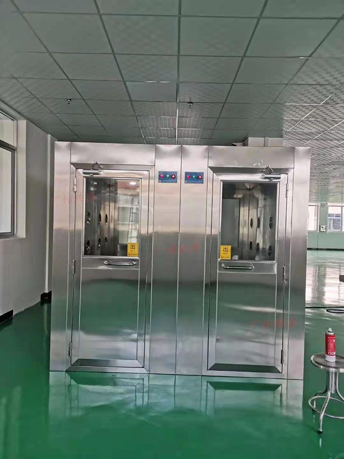 風淋室的位置應便于人員、物料進出，減少不必要的走動。