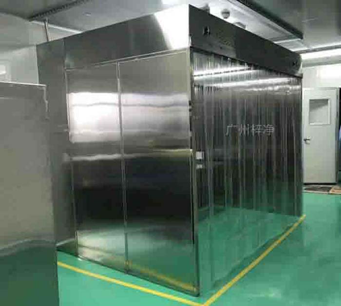 潔凈層流罩通過特殊的氣流組織，形成均勻、穩定的氣流層，確保工作區域內的空氣潔凈度。