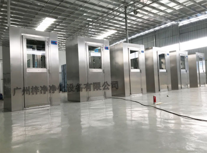 定期對(duì)風(fēng)淋室內(nèi)外進(jìn)行清潔